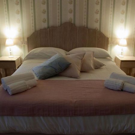 ויטרבו Palazzo Alessandrini Guest House מראה חיצוני תמונה